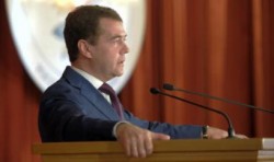 Дмитрий Медведев: надо жестко отстаивать национальные интересы
